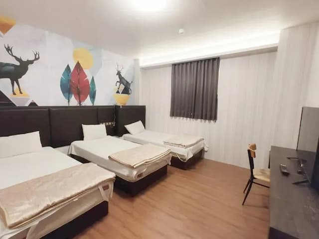 Royal Business Hotel-Three-Room Suite with Three Beds-1