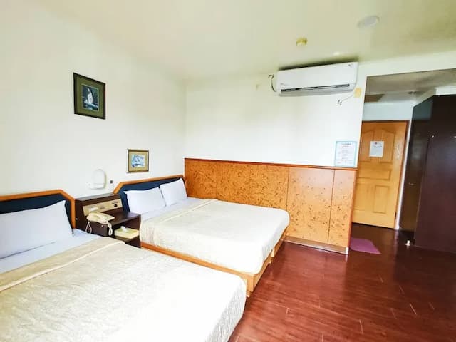 Royal Business Hotel-Quadruple Suite (Two Queen Beds)-4