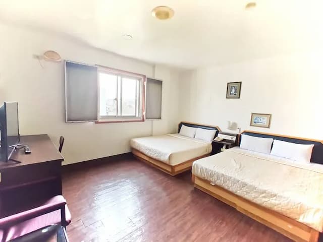 Royal Business Hotel-Quadruple Suite (Two Queen Beds)-3