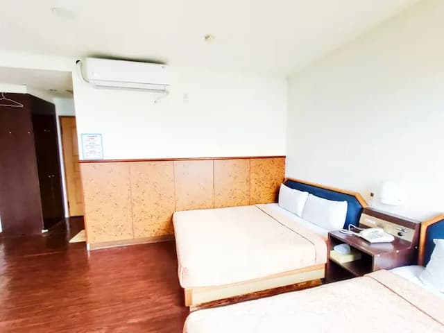 Royal Business Hotel-Quadruple Suite (Two Queen Beds)-6