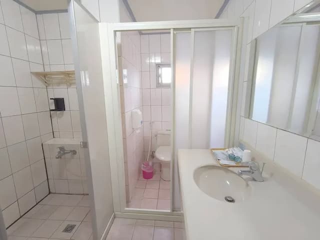 Royal Business Hotel-Room and five-person suites (five small beds)-7