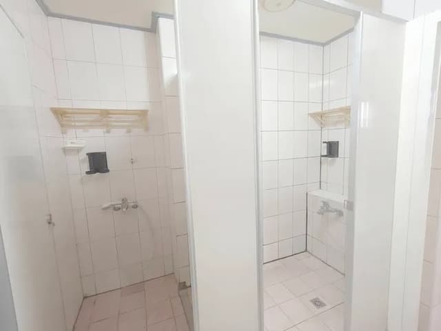 Royal Business Hotel-Room and five-person suites (five small beds)-6