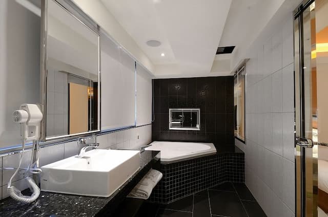 葳皇時尚飯店-現代標準雙人房-4