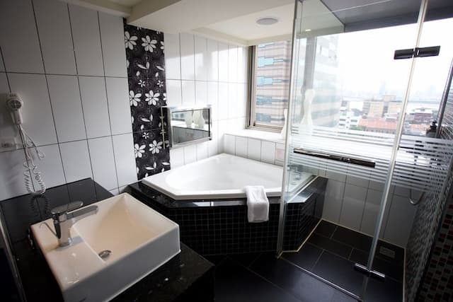 葳皇時尚飯店-溫馨家庭四人房-7