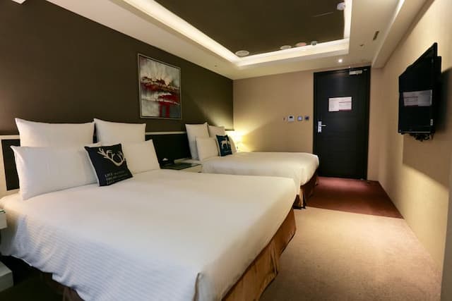 葳皇時尚飯店-溫馨家庭四人房-4