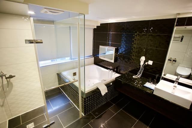 葳皇時尚飯店-溫馨家庭四人房-6