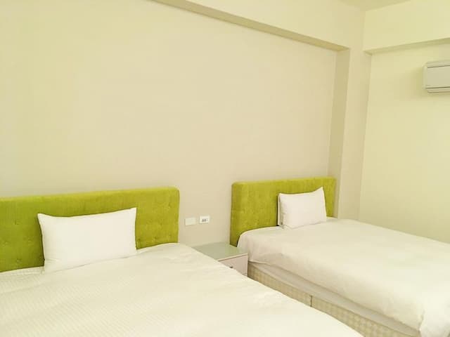 小松鼠電梯民宿｜親子DIY烘焙-典雅四人房-3