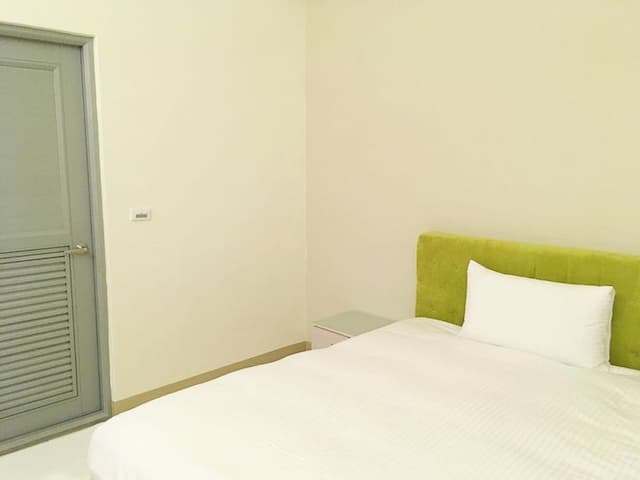 小松鼠電梯民宿｜親子DIY烘焙-典雅四人房-2