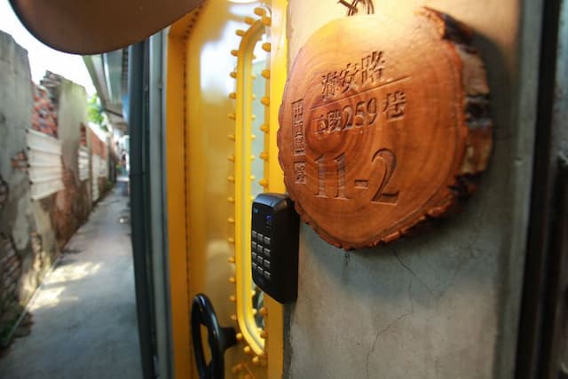 台南巷弄內的老別墅～鑏.台南民宿