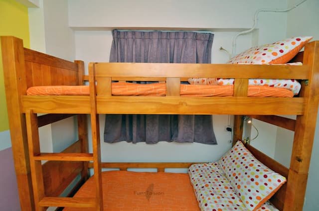Small corner Star B & B-Bunk Bed with Private Bathroom-5
