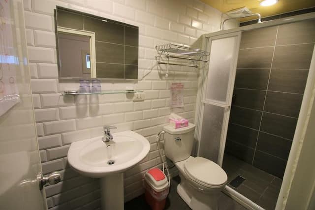 Small corner Star B & B-Basic Double Room, 1 Double Bed, Private Bathroom-6