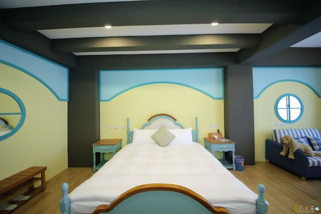 Bird feather floral homestay-Honeymoon double room-6