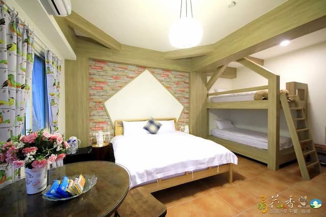 Bird feather floral homestay-Family four-room-3