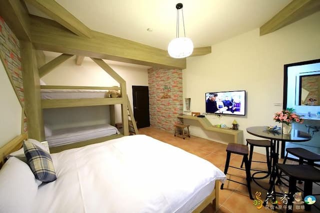Bird feather floral homestay-Family four-room-5
