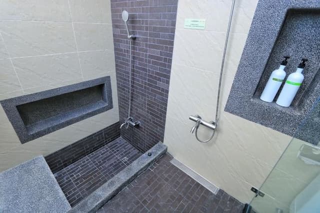 林房民宿-瓊崖海棠６人房-4