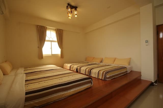 longbeach B&B-Eight-person room-2