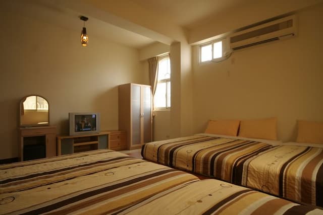 longbeach B&B-Eight-person room-3