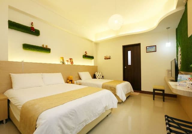 Hsieh's Home-Green field Habitat triple room-1