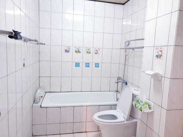 로맨틱 이지스 룸  (Romantic Izzy's home)-Romantic and unique atmosphere of the purple whimsical suite, suitable for two exclusive, or the whole family two big three small tour-8