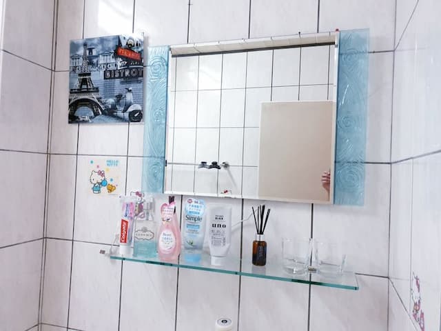 로맨틱 이지스 룸  (Romantic Izzy's home)-Romantic and unique atmosphere of the purple whimsical suite, suitable for two exclusive, or the whole family two big three small tour-7