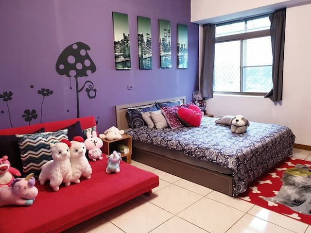 로맨틱 이지스 룸  (Romantic Izzy's home)-Romantic and unique atmosphere of the purple whimsical suite, suitable for two exclusive, or the whole family two big three small tour-2