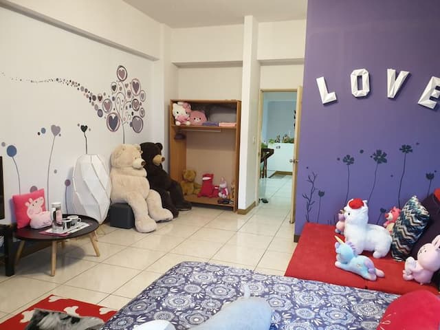 로맨틱 이지스 룸  (Romantic Izzy's home)-Romantic and unique atmosphere of the purple whimsical suite, suitable for two exclusive, or the whole family two big three small tour-3