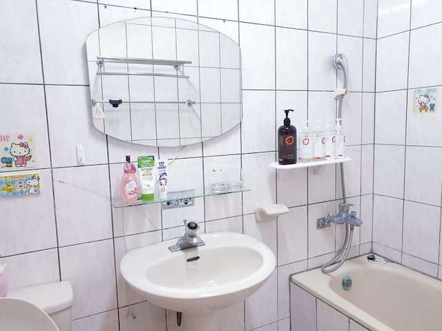 로맨틱 이지스 룸  (Romantic Izzy's home)-Has a small Fortunately, the green leaves colorful suites (bathroom independent, but outside the room)-8