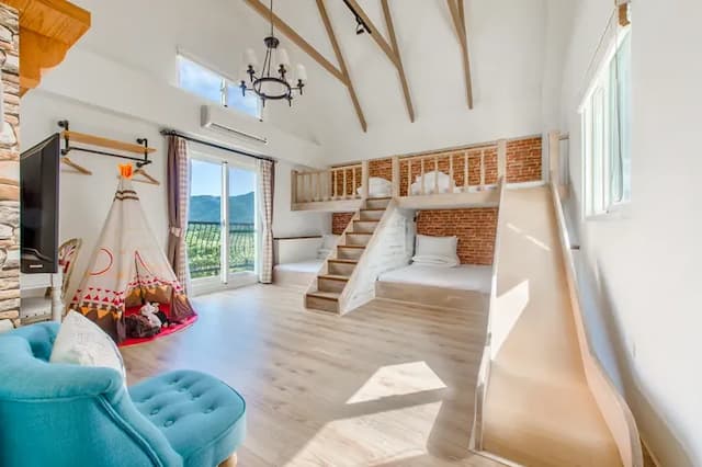 Wilderness1138 Huelien B&B.-Family room for six with mountain view and balcony-1