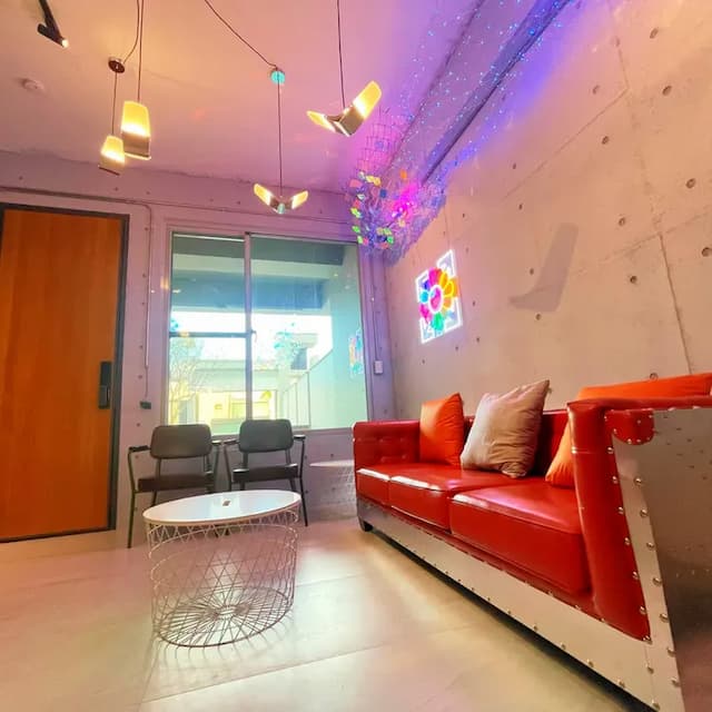 安平鵀 彩居｜可10-15人包棟、烤肉/戲水池/麻將/影音娛樂-彩居館10人獨棟潮流酒吧風格烤肉包棟（最多可16人入住，記得更改人數）依人數開放房間數量-5