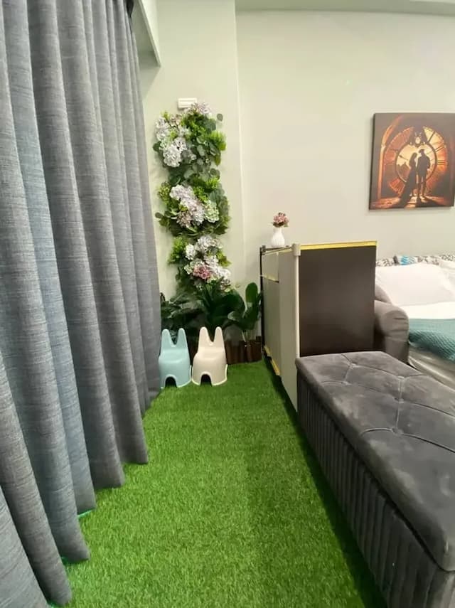 一樓客廳草坪區