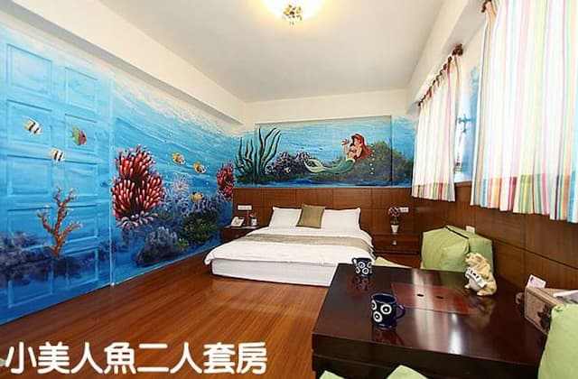 Small Castle Downtown Bed and Breakfast-Double room (no pick-up room)-2
