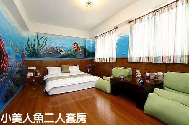 Small Castle Downtown Bed and Breakfast-Double room (no pick-up room)-1