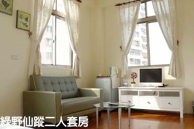 Small Castle Downtown Bed and Breakfast-Double room (no pick-up room)-8