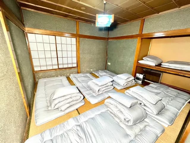 HOTEL1800-5 people room-4