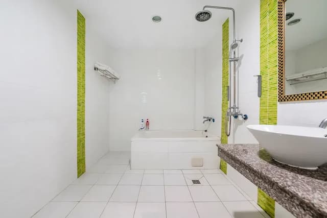 墾丁圍園旅店-高級四人房-附浴缸-13