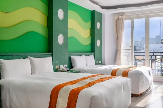 墾丁圍園旅店-高級四人房-附浴缸-11