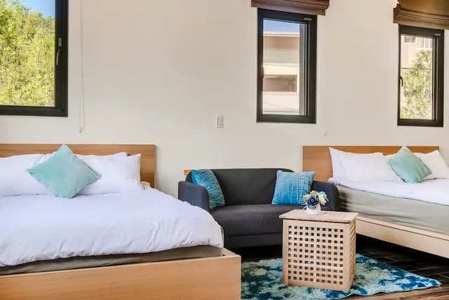 Pumori Guesthouse-Premium Quadruple Room-9