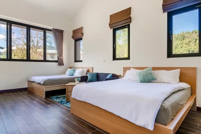 Pumori Guesthouse-Premium Quadruple Room-4