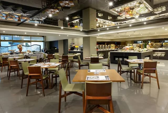 台中港酒店 l  三井Outlet開車8分鐘-豪華雙床房-含早餐-6