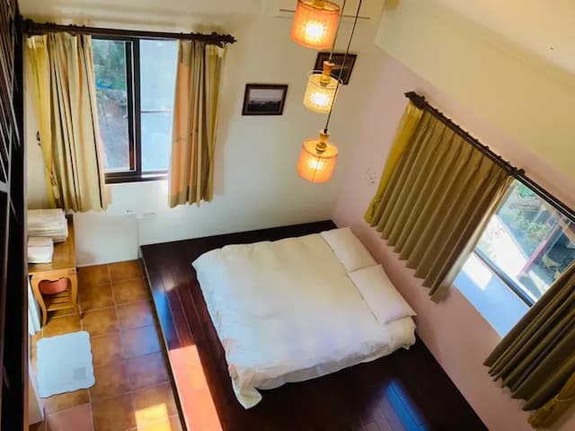 Tenlai Leisure Homestay | Free Breakfast-快適で快適、屋根裏部屋の景色を望む6人部屋-5