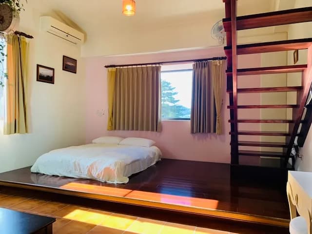 Tenlai Leisure Homestay | Free Breakfast-快適で快適、屋根裏部屋の景色を望む6人部屋-1