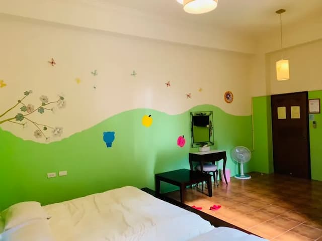 Tenlai Leisure Homestay | Free Breakfast-静かで快適なガーデンビュー4人部屋-5