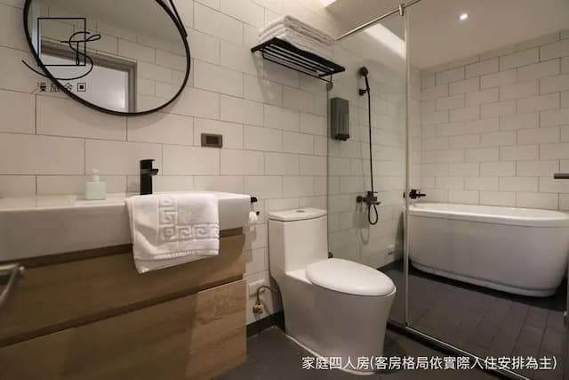 Slow Town Hotel-Konkai-Standard Quadruple Room with Bathtub-11