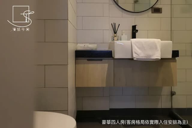 Slow Town Hotel-Konkai-Deluxe Quadruple Room-10