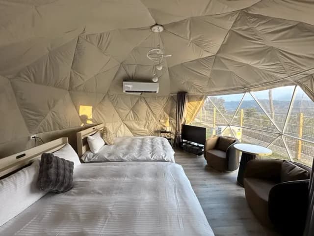 帳內有著舒適寬敞的空間