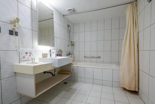 Hotel Leisure Tamsui-Quadruple Room with Bath-5