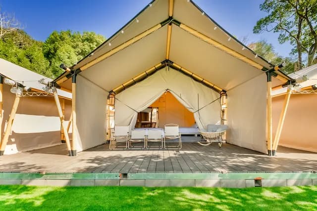 【山上種樹】苗栗豪華懶人露營Glamping｜柴燒泡湯｜可包區森林系狩獵帳｜牛樟森林休閒農場-豪華狩獵帳篷【4帳包區】-1