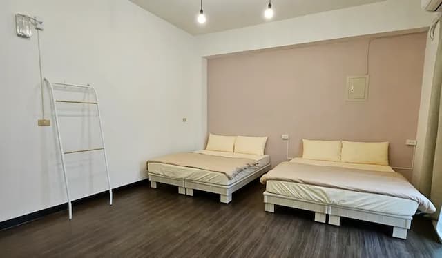 南島旅宿-4人雅房(衛浴共用) (兩張一大床) 4樓-1