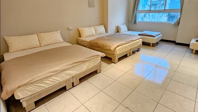 南島旅宿-6人雅房(衛浴共用) (單人床及一大床各兩張)-1