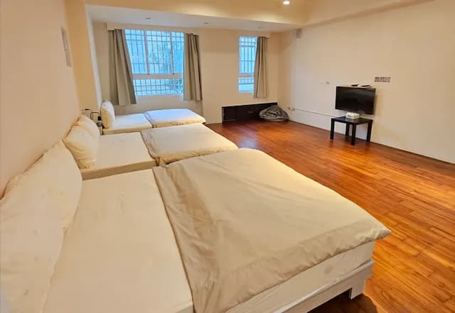 南島旅宿-6人套房(私人衛浴) (3張一大床)-1